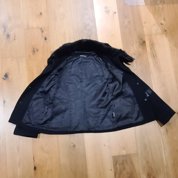 Black Wool Coat with fur collar - Picture 5 of 8